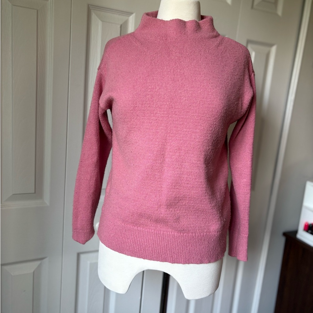 Ann Taylor 
XS
Knit Cowl Neck Sweater